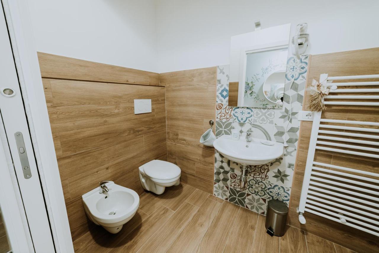 לינה וארוחת בוקר קייטי La Casa Di Achille מראה חיצוני תמונה