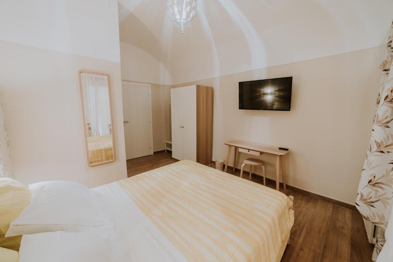 לינה וארוחת בוקר קייטי La Casa Di Achille מראה חיצוני תמונה