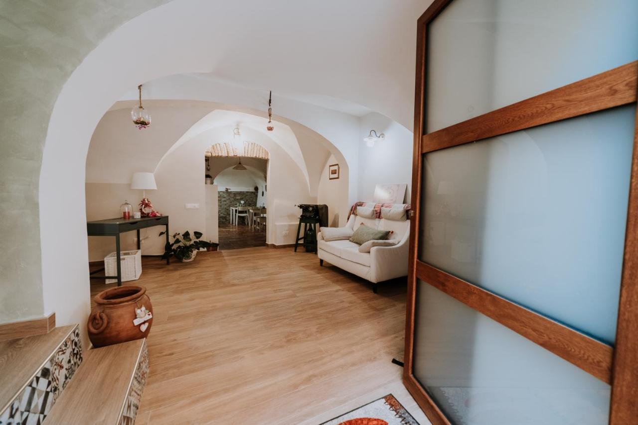 לינה וארוחת בוקר קייטי La Casa Di Achille מראה חיצוני תמונה