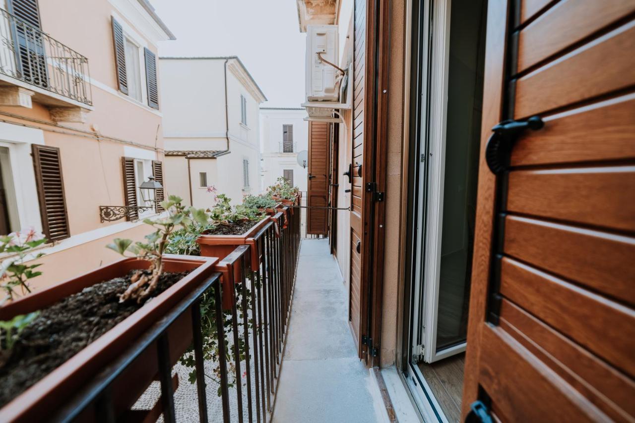 לינה וארוחת בוקר קייטי La Casa Di Achille מראה חיצוני תמונה